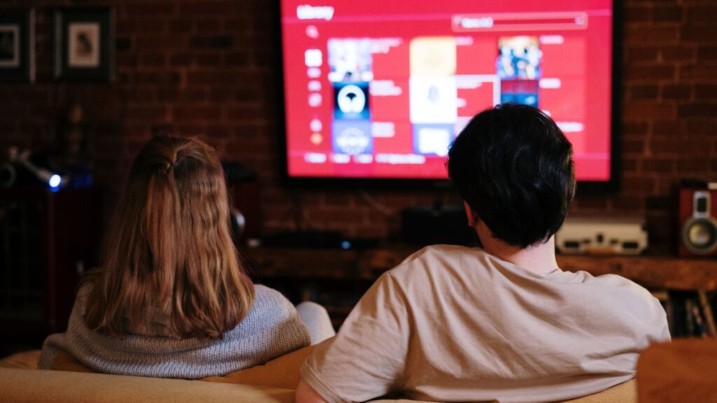 Design-sem-nome-1024x576 IPTV é Legal no Brasil? Entenda a Verdade por Trás da Pirataria e Suas Consequências.
